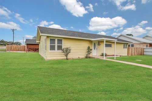 323 Avenue J, Beaver, OK, 73932-3318 | Card Image