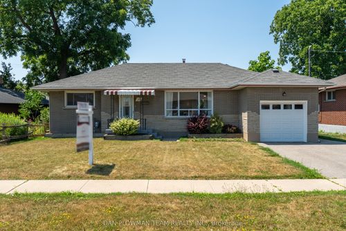 28 Sandra St E, Oshawa, ON, L1H3W3 | Card Image