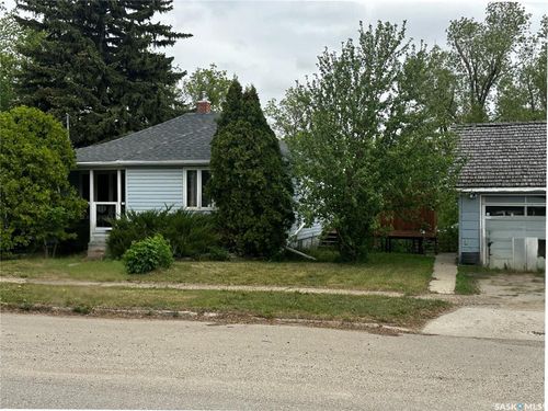 333 5th Ave Se, Weyburn, SK, S4H1Y4 | Card Image