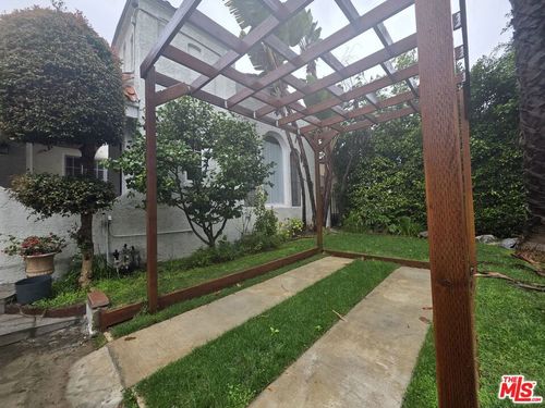 939 S Ogden Dr, Los Angeles, CA, 90036-4411 | Card Image