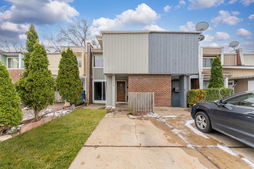 e-2015 Berkshire Circle, Carpentersville, IL, 60110 | Card Image