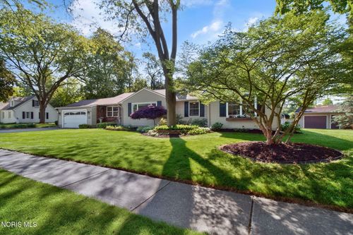 142 Wilkshire Dr, Waterville, OH, 43566-1245 | Card Image