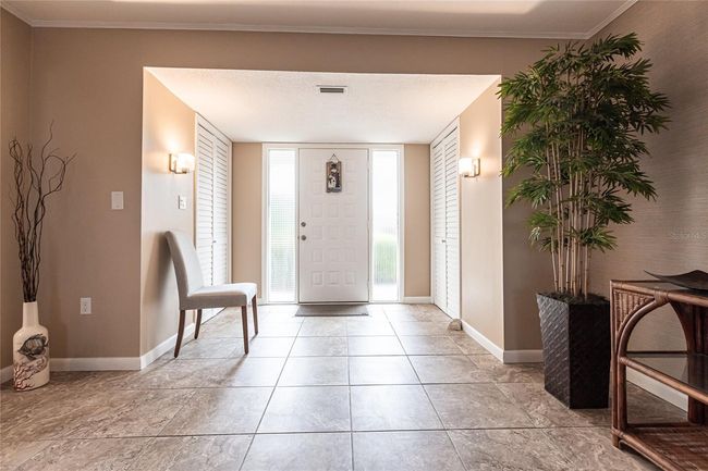 FOYER | Image 10