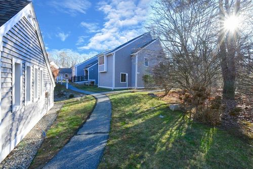 40-40 Woodrise Rd, Falmouth, MA, 02540 | Card Image