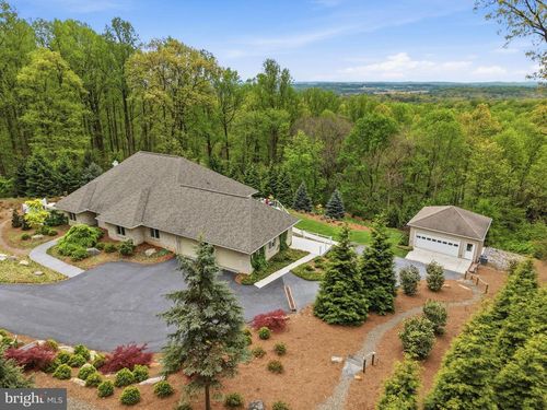 1403 Douglas Fir Dr, LEBANON, PA, 17042-9049 | Card Image