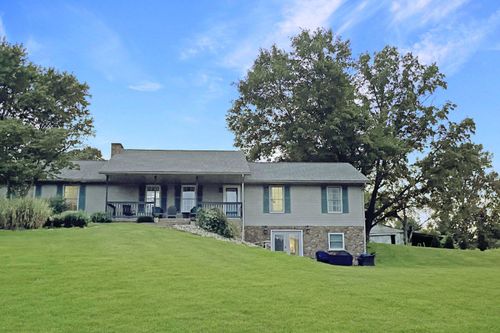 1048 Parkway Dr, Logan, OH, 43138-3504 | Card Image