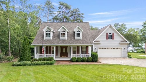 9372 Island Point Rd, Sherrills Ford, NC, 28673-7247 | Card Image