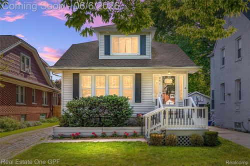 957 Fisher Rd, Grosse Pointe, MI, 48230-1204 | Card Image