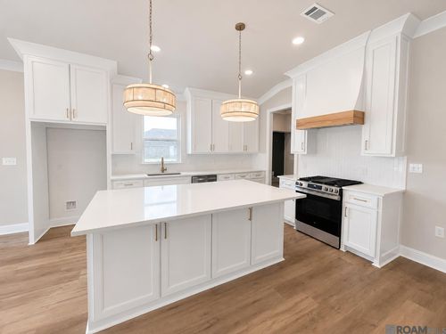 10455 Eastlake Drive, Denham Springs, LA, 70726 | Card Image