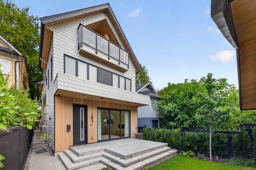 2-58 E 40th Ave, Vancouver, BC, V5W1L4 | Card Image