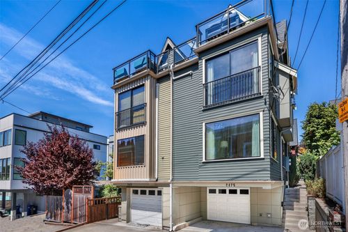 2425 N 75th St, Seattle, WA, 98103-4959 | Card Image