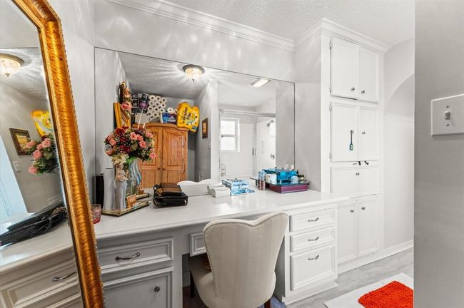 Beautiful vanity with plenty of drawers for your personal accessories. | Image 22