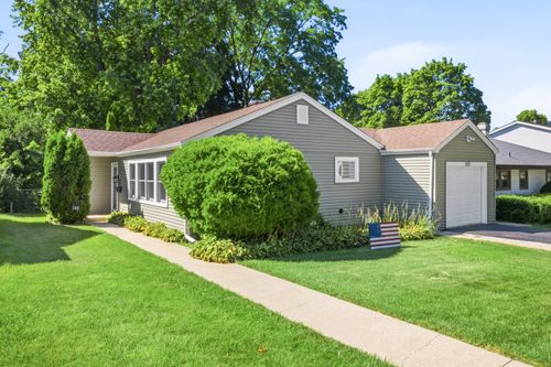 132 Walnut Ct, Mundelein, IL, 60060-2936 | Card Image