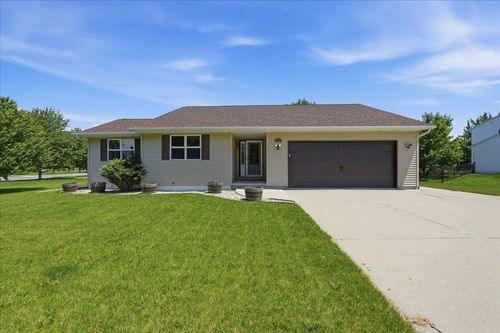 592 Abey Drive, Evansville, WI, 53536 | Card Image