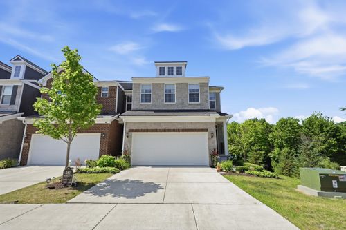 381 Strawberry Dr, Rochester Hills, MI, 48307-4944 | Card Image