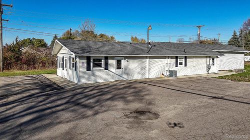 1678 Mayfield Rd, Lapeer, MI, 48446-1450 | Card Image
