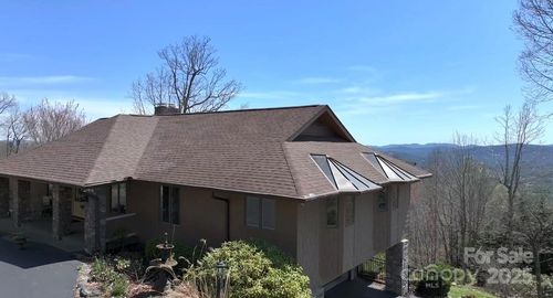 300 Roberts Dr, Hendersonville, NC, 28739-9414 | Card Image