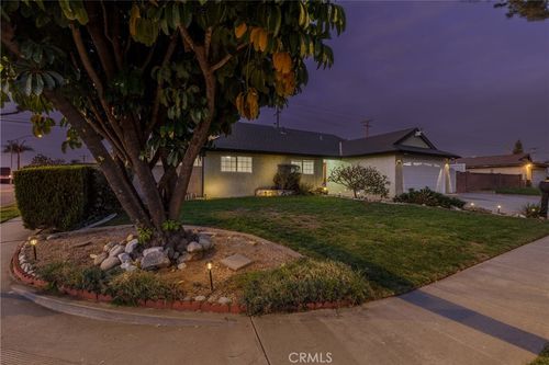 925 Bunbury, Whittier, CA, 90601 | Card Image