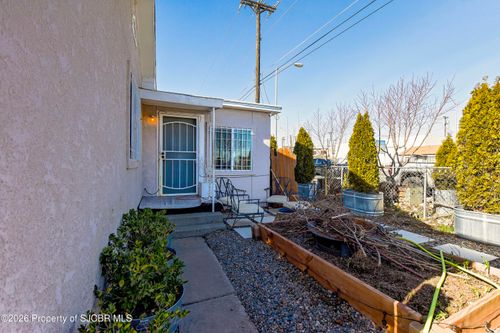 315 E Broadway, Farmington, NM, 87401-6439 | Card Image