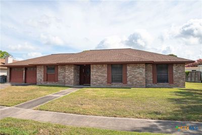 402 Bramble Bush Lane, House other with 3 bedrooms, 2 bathrooms and null parking in Victoria TX | Image 1