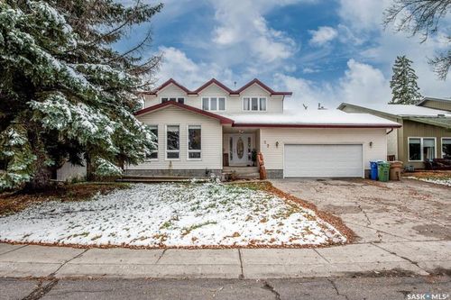 27 Melville Ave, Regina, SK, S4T7H5 | Card Image