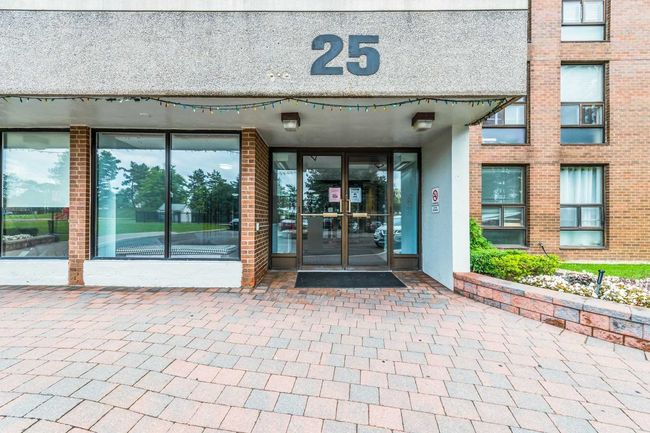 1404 - 25 Kensington Rd, Condo with 2 bedrooms, 1 bathrooms and 1 parking in Brampton ON | Image 24