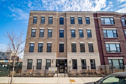 1s-3105 S Giles Ave, CHICAGO, IL, 60616-3937 | Card Image