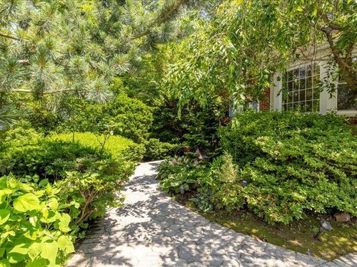 194 Davison Ave, Lynbrook, NY, 11563-1450 | Card Image