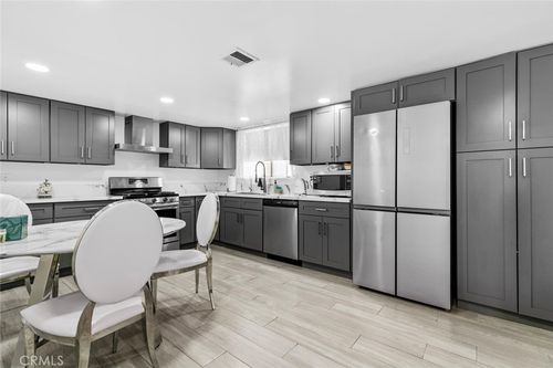 7-8801 Cedros Ave, Panorama City, CA, 91402-5801 | Card Image