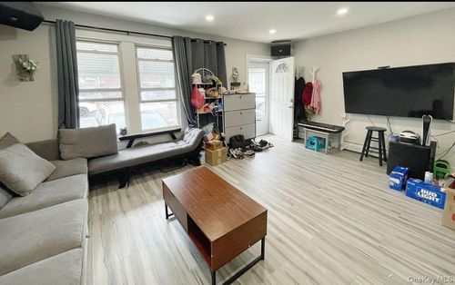 5423 153rd St, Flushing, NY, 11355-5504 | Card Image