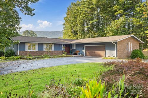 214 Vincent Pl, Hendersonville, NC, 28739-9339 | Card Image