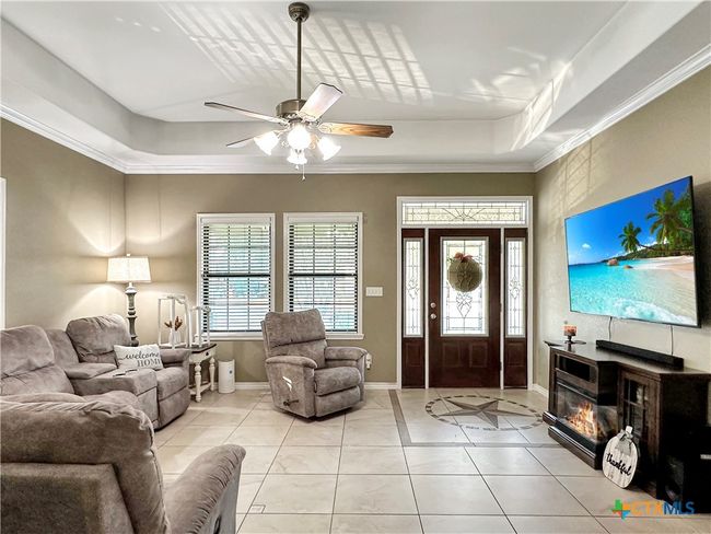 720 E Travis St, House other with 3 bedrooms, 2 bathrooms and null parking in Luling TX | Image 6
