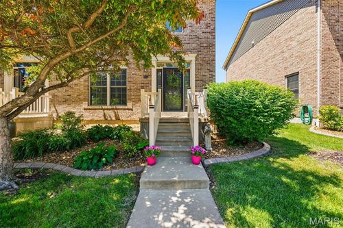 552 Queens Court Pl, Saint Peters, MO, 63376-7349 | Card Image