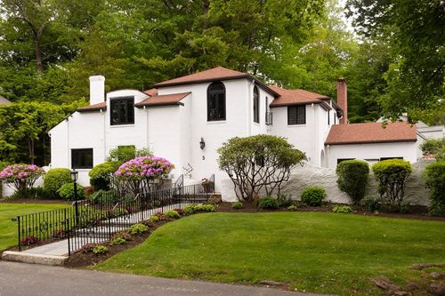 5 Southwick Rd, Waban, MA, 02468-2223 | Card Image