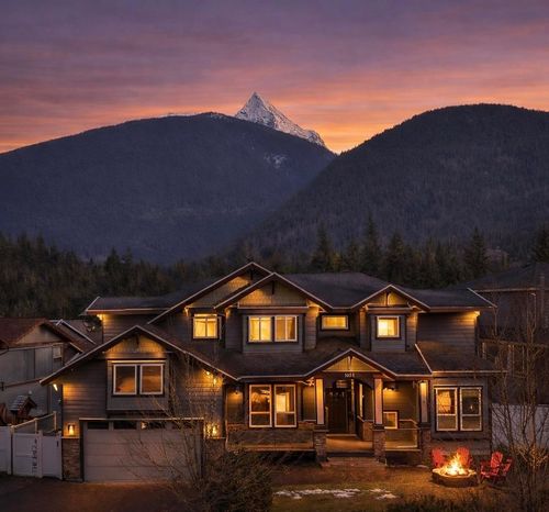 1031 Jay Cres, Squamish, BC, V8B0P2 | Card Image