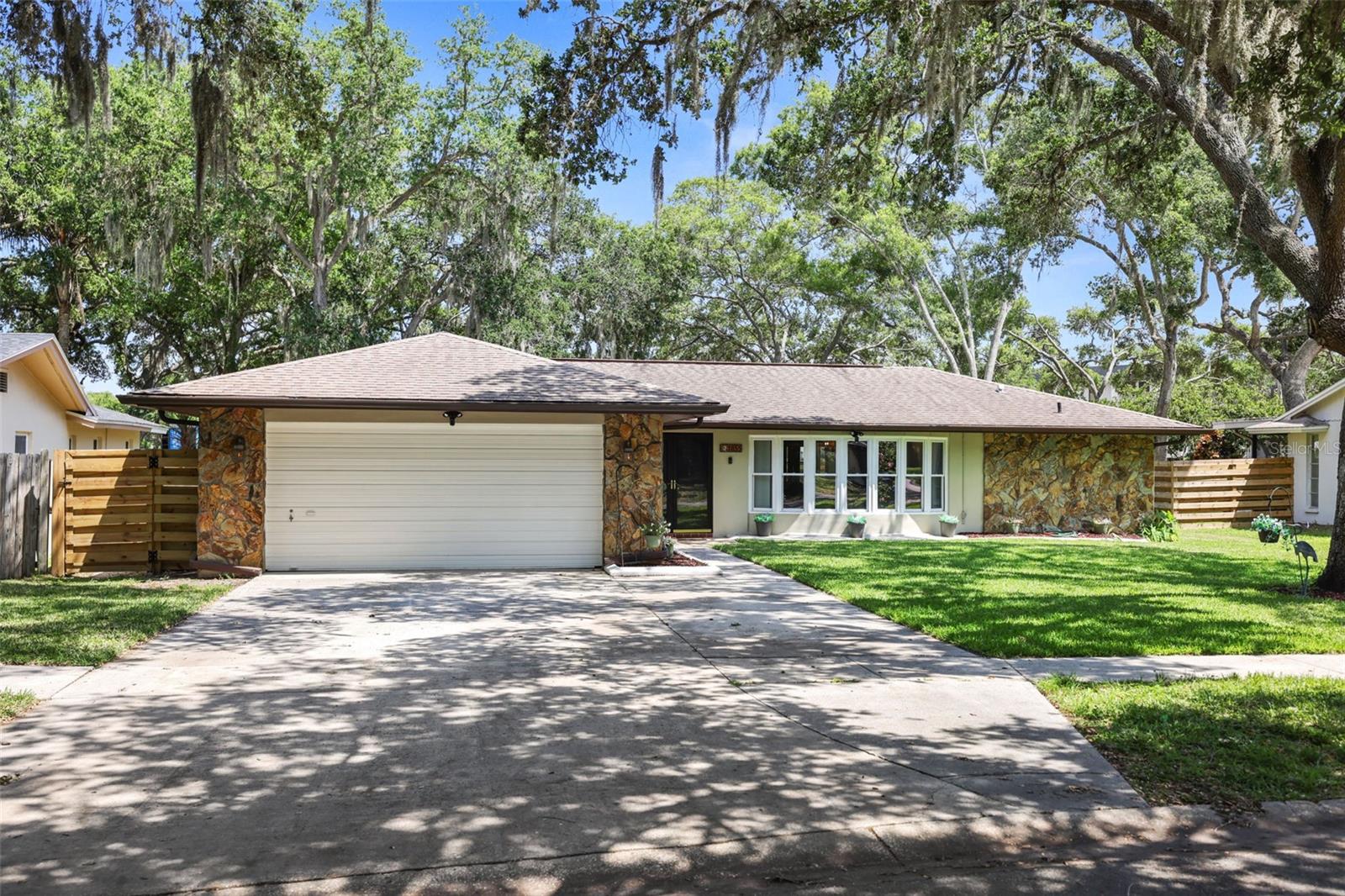 Oak Forest Dr, Clearwater, FL 33759