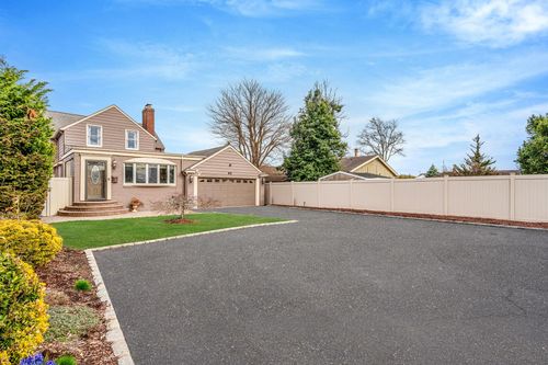 179 Baylawn Ave, Copiague, NY, 11726-5003 | Card Image