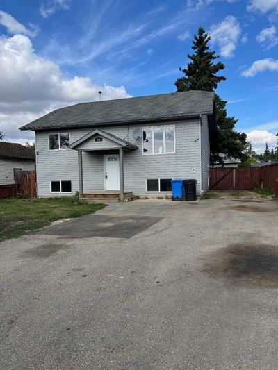 111 6 A St, House detached with 3 bedrooms, 1 bathrooms and 4 parking in Beaverlodge AB | Image 1