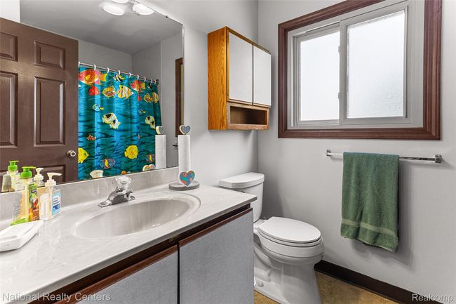 Full Bath | Image 23