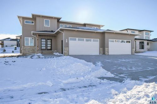 901 N Sylvan Dr, Sioux Falls, SD, 57110-4057 | Card Image