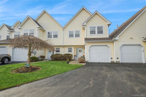 326 Erin Ln, East Setauket, NY, 11733-6460 | Card Image