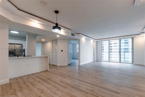 2204-1155 Brickell Bay Dr, Miami, FL, 33131 | Card Image
