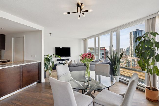 1807 - 918 Cooperage Way, Condo with 1 bedrooms, 1 bathrooms and 1 parking in Vancouver BC | Image 2