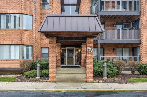 apt-211-6425 Clarendon Hills Rd, Willowbrook, IL, 60527-2126 | Card Image