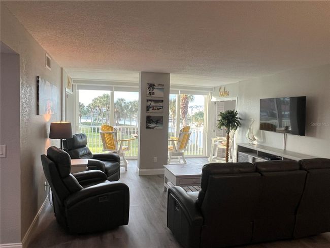APT-201 - 10216 Regal Dr, Condo with 2 bedrooms, 2 bathrooms and null parking in LARGO FL | Image 4