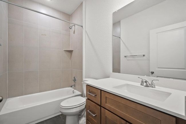 Full bath with vanity and shower / tub combination | Image 22