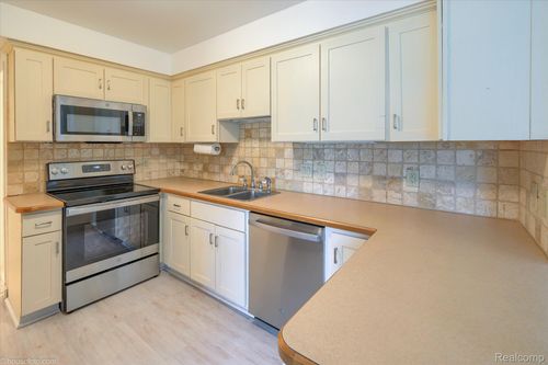 apt-3-29780 City Center Dr, Warren, MI, 48093-2430 | Card Image