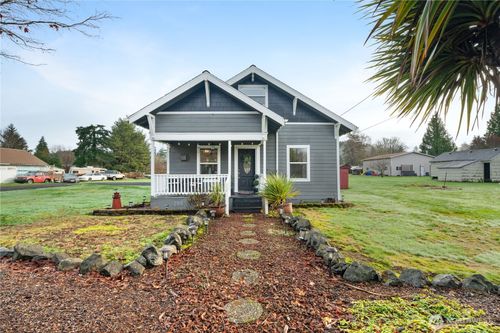 755 Willapa Second St, Raymond, WA, 98577-9498 | Card Image