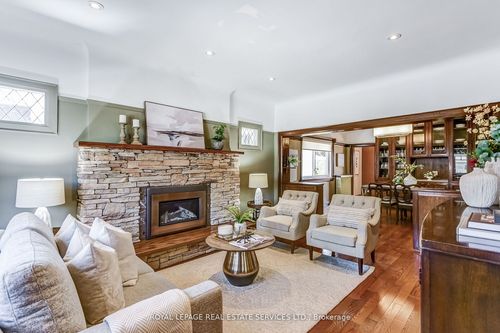 157 Colbeck St, Toronto, ON, M6S1V8 | Card Image