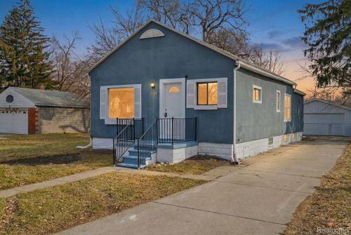 21044 Sunset Ave, Warren, MI, 48091-2751 | Card Image